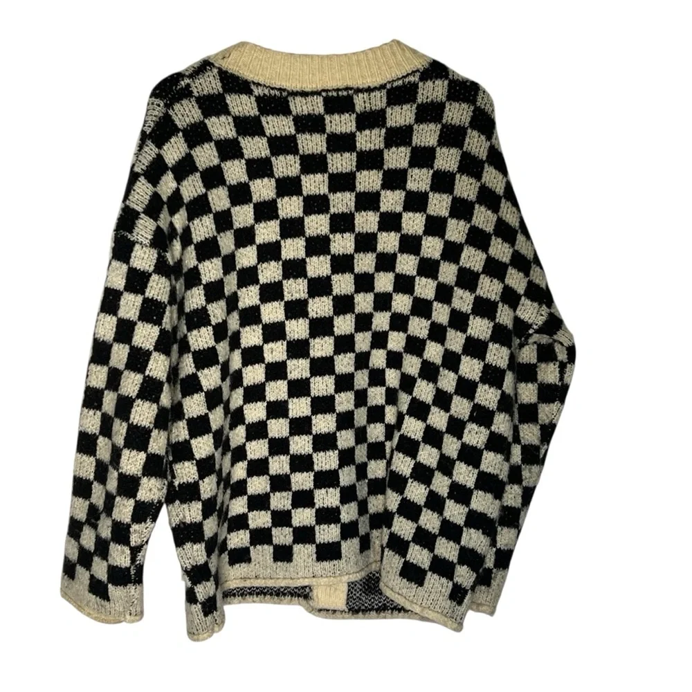 Checkered Black and Cream Cardigan - Picture 4 of 7